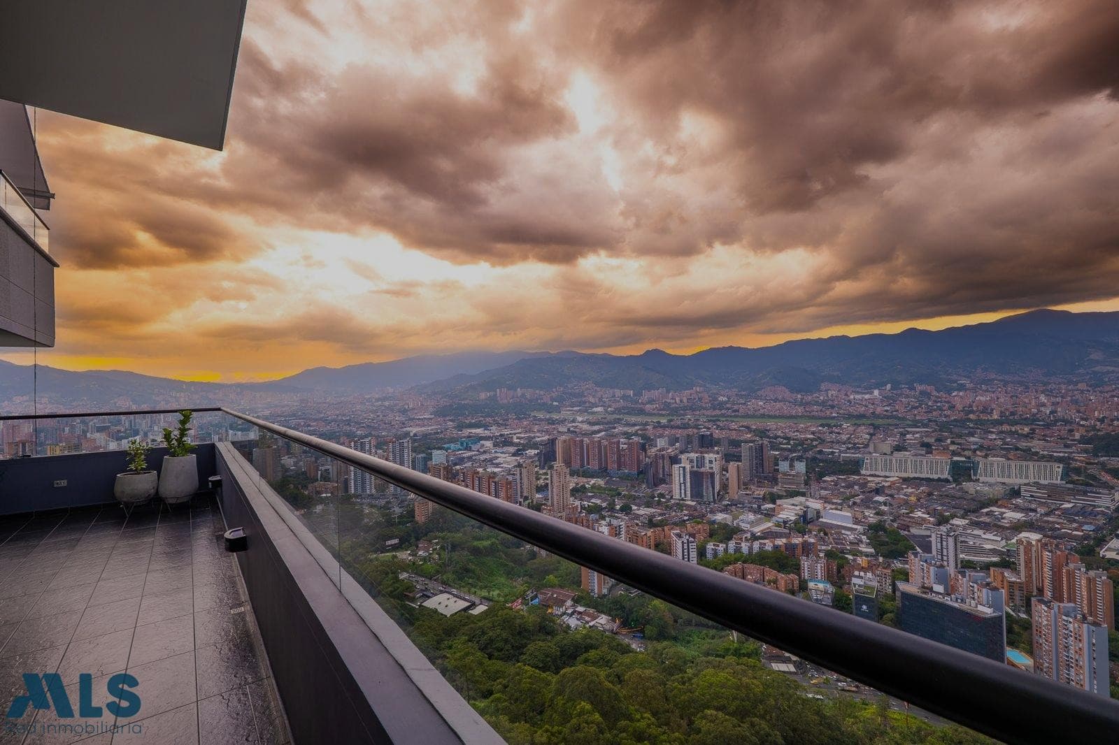 Las palmas, Medellín
